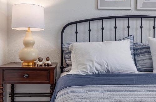 Spenard House | 2 Mins from Airport 1 BDR with Large Backyard