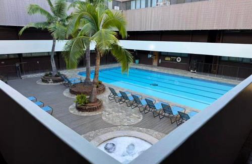 Downtown Honolulu Apartment | Duplex Waikiki Seaside Full Kitchen Big Terrace NR HPU Sleeps 8