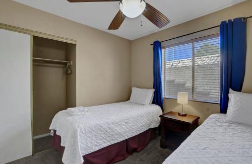 Paradise House | Pet-Friendly 4BR Vegas Vacation Renta Sleeps 8 Families, Groups Welcome!