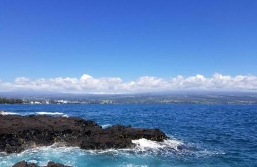 Keaukaha House | Walk to Beach Balcony + Garden Views/Sleeps 2