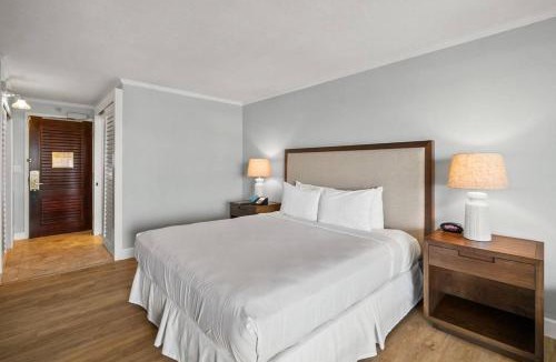 Hanamaulu Apartment | Exclusive Kauai Beachfront Resort with Dining, Bar, Spa, Pool & Waterslide