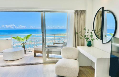 Waikiki Apartment | Panoramic Oceanview Resort - Full Kitchen in Each Unit, 2 Swimming Pools, Onsite Restaurants, Fireworks Every Friday