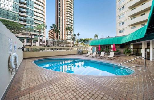 McCully - Moiliili Apartment | Waikiki Beach Golden Holiday