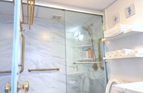 McCully - Moiliili Apartment | Waikiki Beach Golden Holiday