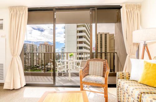 Waikiki Apartment | Cozy & Diamond Head View at Waikiki with Parking