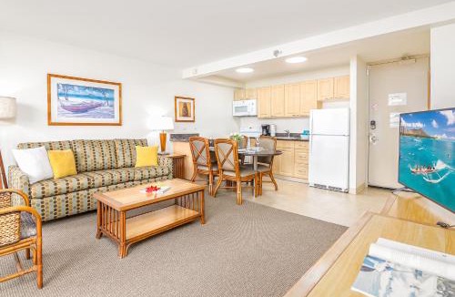 Waikiki Apartment | Cozy & Diamond Head View at Waikiki with Parking