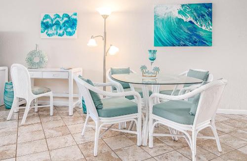 Maili Apartment | *SERENDIPITY ON THE MOANA - Legal & Oceanfront - Great for Work & Play!*