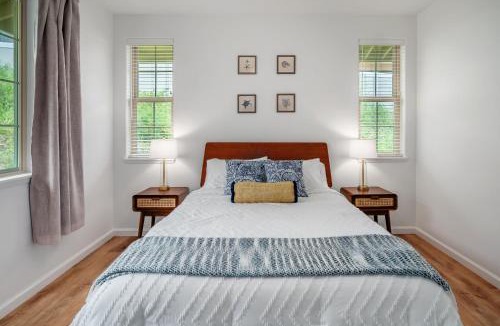 Makaha Valley House | Oahu Family retreat-Beach 5min away-Oceanview