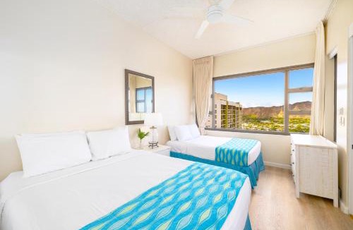 Waikiki Apartment | Sky-high condo with lanai & beach access