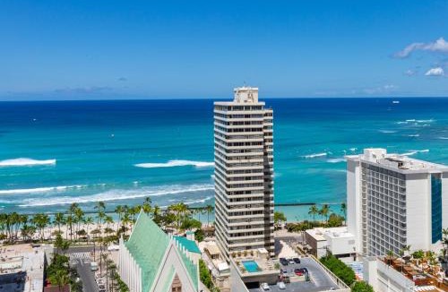Waikiki Apartment | High-floor stylish ocean view condo with parking
