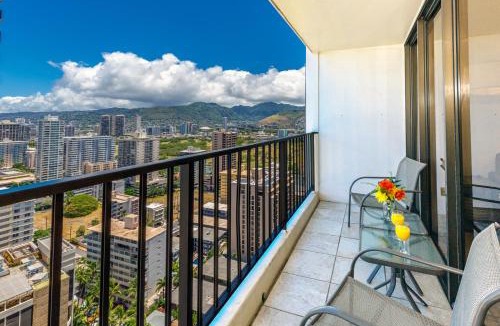 Waikiki Apartment | High-floor stylish ocean view condo with parking