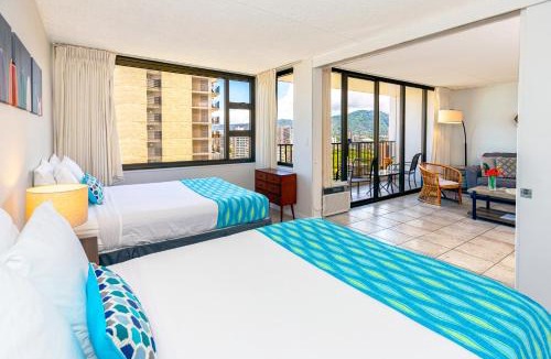 Waikiki Apartment | High-floor stylish ocean view condo with parking
