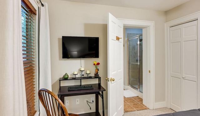 Sapphire Retreat Near Lakes, Trails & Waterfalls!