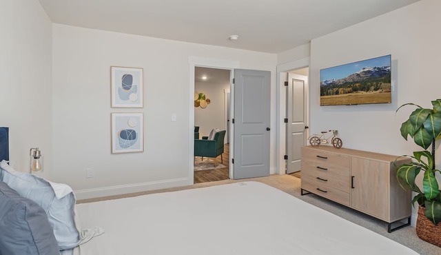 Home Away from Home - Sleep from 8 to 16 with Available Adj. Units