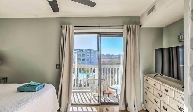 Condo w/Pool Access - Walk to Beach!