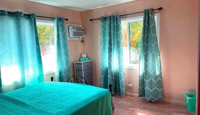 Comfortable 3bedr and 2 bath near Waikiki Beach & Resort Area.