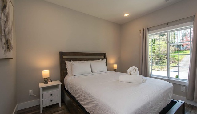 Hendersonville Duplex Sleeps 8 Free Tix