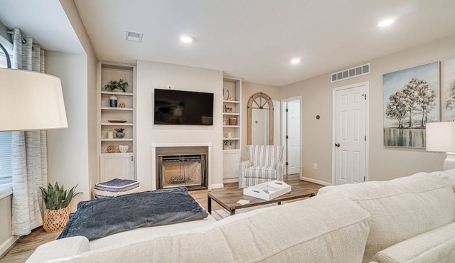 Bright Helen Cottage: Walk to Town!