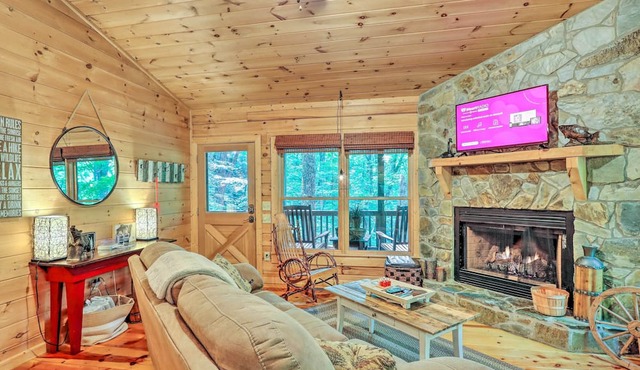'bigfoot's Hideout' in Blue Ridge w/Hot Tub!