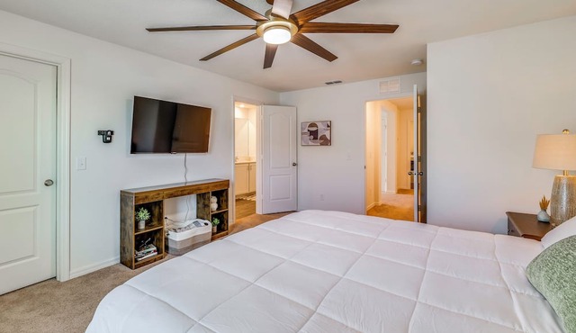 Modern Dundee Townhome Near Lakes & Legoland!