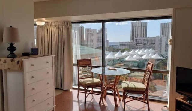 Your own Treasure close to the Beach, shopping and centrally located.