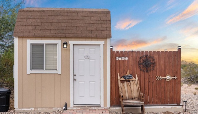 Rustic Wagon Getaway with Hot Tub/Stargazing/Views