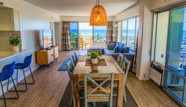 643 · Beachfront Condo Ilikai Collection # 11. Sleeps 6.