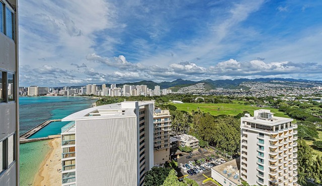 Oceanfront w/Sunset Views Condo at the Colony Surf Full Kitchen and Parking