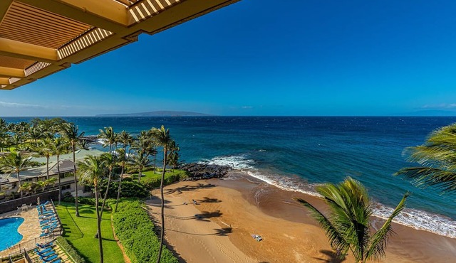 Oceanfront Maui condo w/pool, hot tub and lanai views