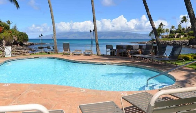 Old Hawaiian Feel with Oceanfront View