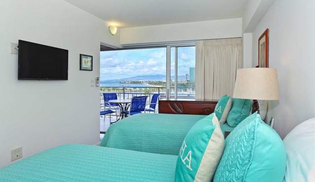 BEAUTIFUL Ilikai suite w/Ocean, Marina & Sunset Views! Large Lanai! Parking!