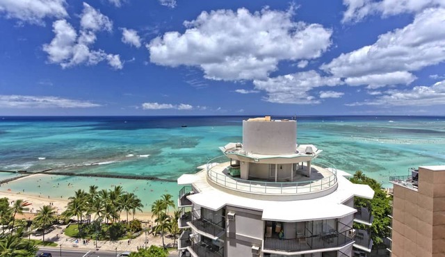 Luxurious Ocean View 2-bed/2-bath condo with Pool, FREE Valet Parking & Wi-Fi