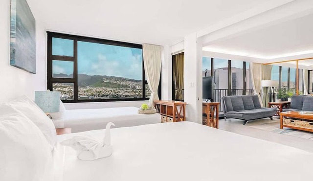 Waikiki condo w/pool & free parking