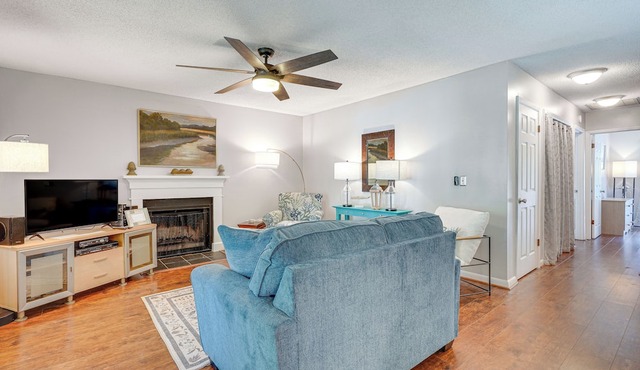 Mount Pleasant Condo - Near Charleston & Beaches!