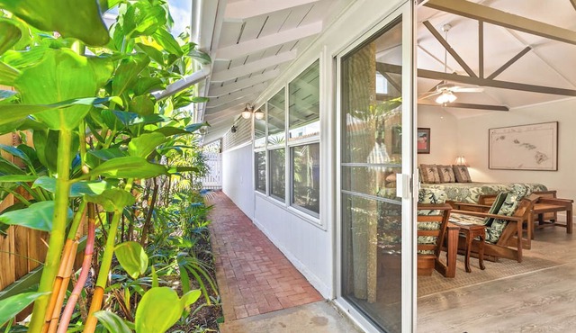 Since 1985 Legal Lanikai Garden Studio AC, across the street from Lanikai Beach!