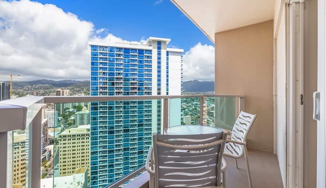 Ala Moana Condo by Zelloo