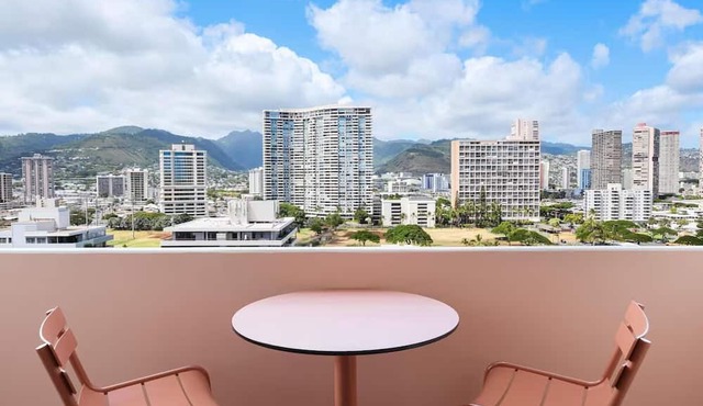 Pet-Friendly Room Near Waikiki Beach – Perfect for Families | With Swimming Pool