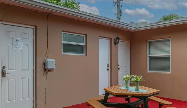 Charming Private Apartment with Full Kitchen – Perfect Location!