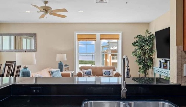New Oceanfront Penhouse 2 Decks! Sunrise/Sunsets
