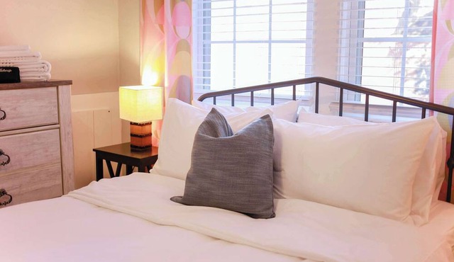Sojourn's Spacious Apartment in Colley Manor