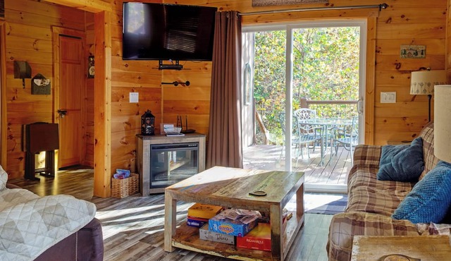 You found the perfect vacation cabin, stop scrolling! Hot tub and Views, dogs ok
