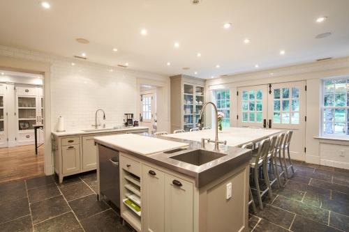 Valley Farmhouse Retreat