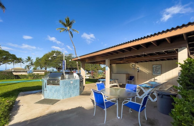Ocean & West Maui mountain views, steps from beach